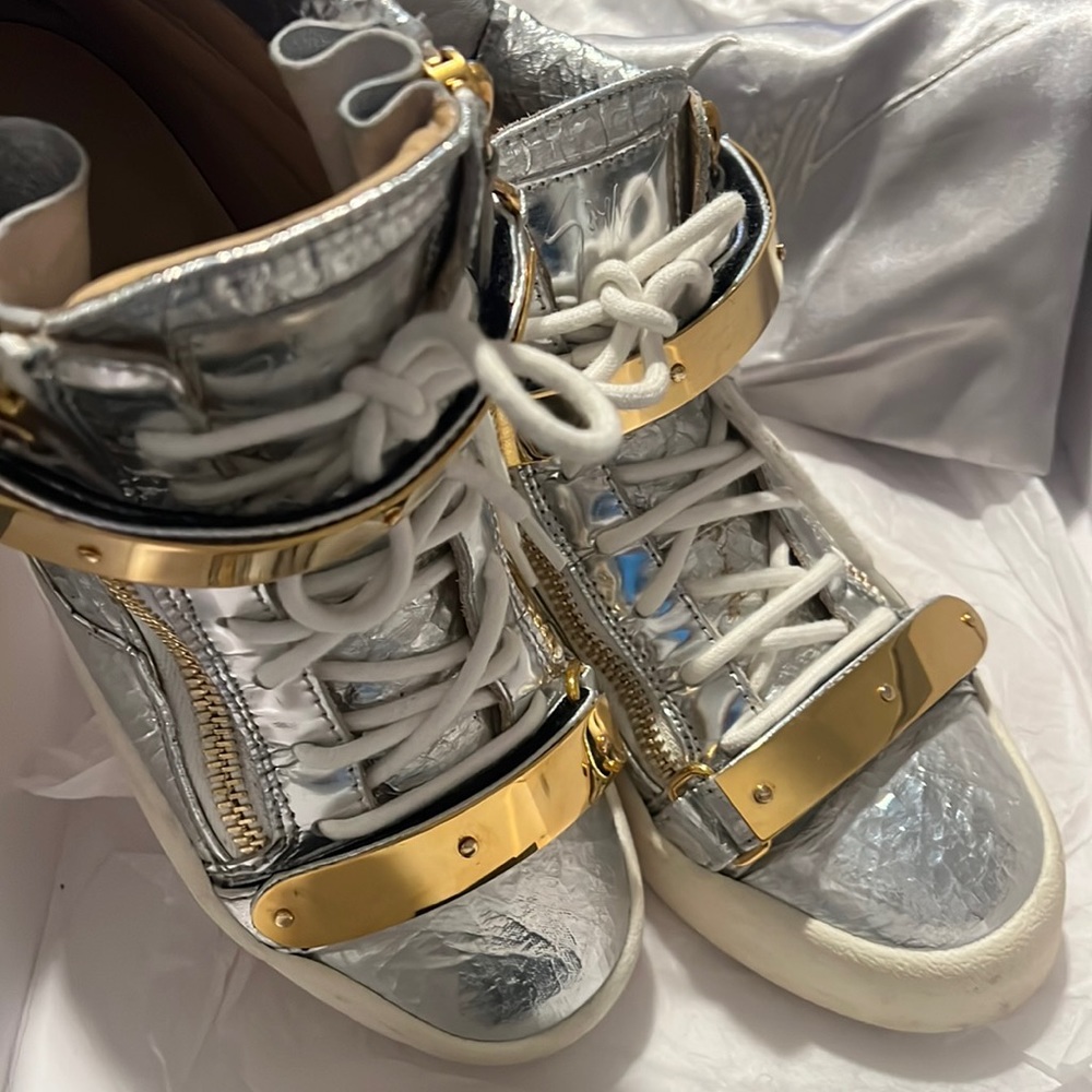 GIUSEPPE ZANOTTI SZ 38 1/2 AUTHENTIC